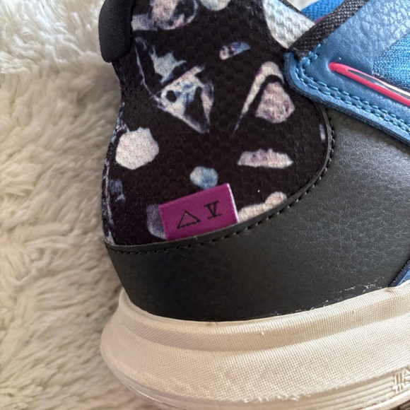 Nike Kyrie Low 5 Sneakers - Picture 10 of 15